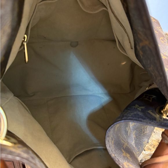 Louis Vuitton Artsy in Monogram LV - Picture 16 of 16